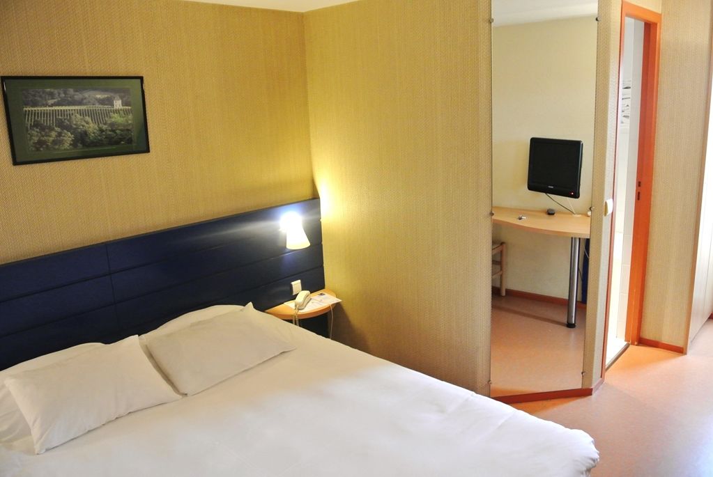 Kyriad Orthez Habitación foto