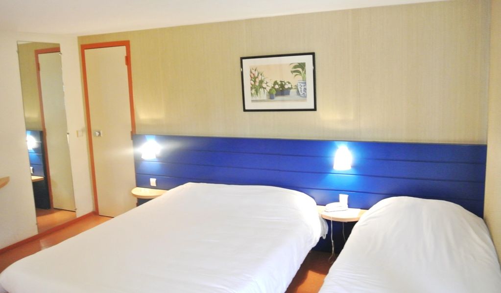 Kyriad Orthez Habitación foto